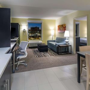 One-Bedroom Queen Suite Non-Smoking